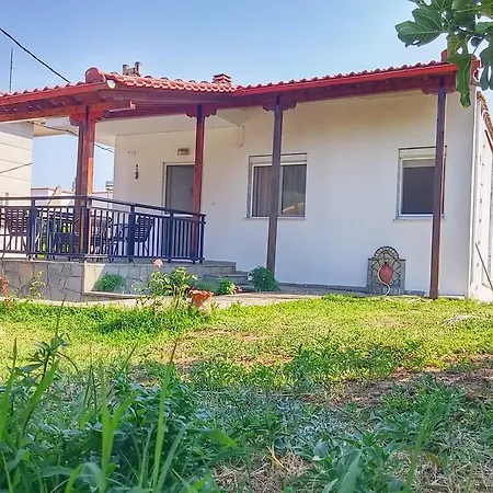 بيت للعطل Stavrini's House Elevtheraí